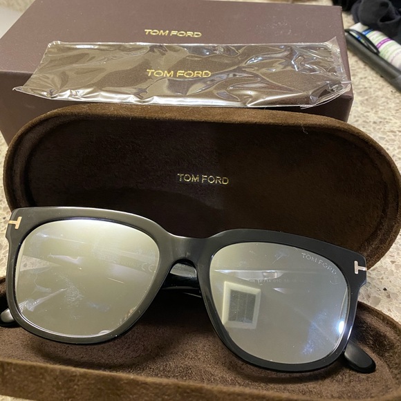 Tom Ford Accessories - TOM FORD BRAND NEW SUNNIES
